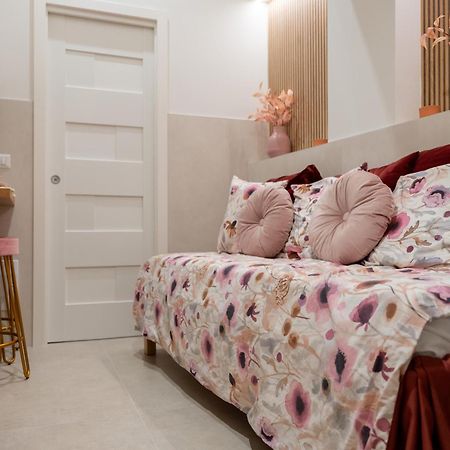 Palazzo Nicolaus Del Lungomare Bed & Breakfast Bari Exterior foto