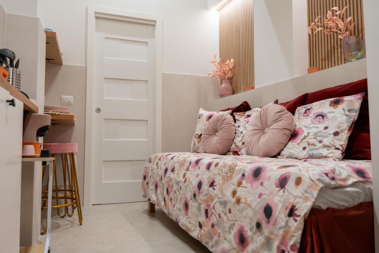 Palazzo Nicolaus Del Lungomare Bed & Breakfast Bari Exterior foto