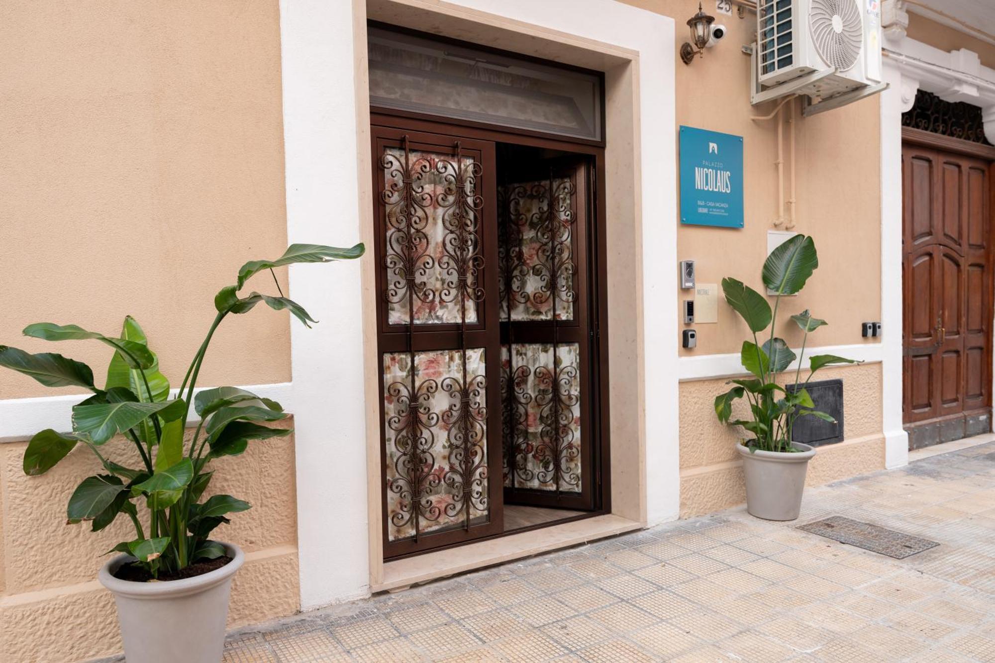 Palazzo Nicolaus Del Lungomare Bed & Breakfast Bari Exterior foto
